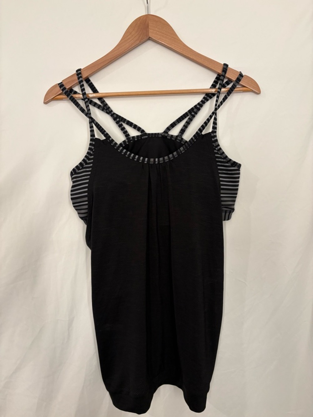 Athleta Shadow Stripe Energize Bra Tank Top Black Strappy Built-In Bra Size M
